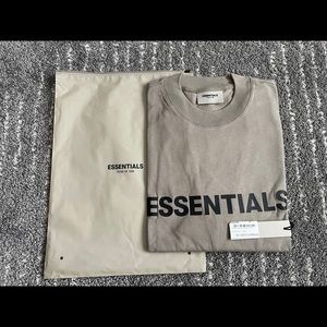 Essentials Logo long sleeve tee